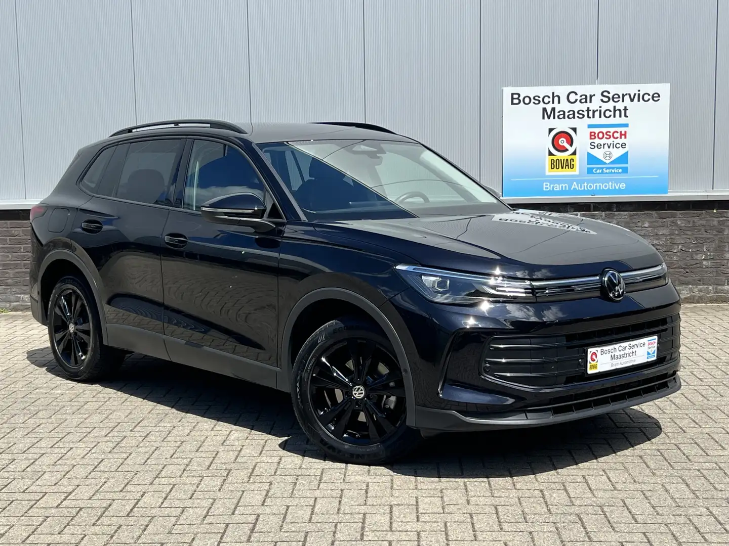 Volkswagen Tiguan 1.5 eTSI Life Black Edition | Carplay | Camera | 1 Zwart - 2