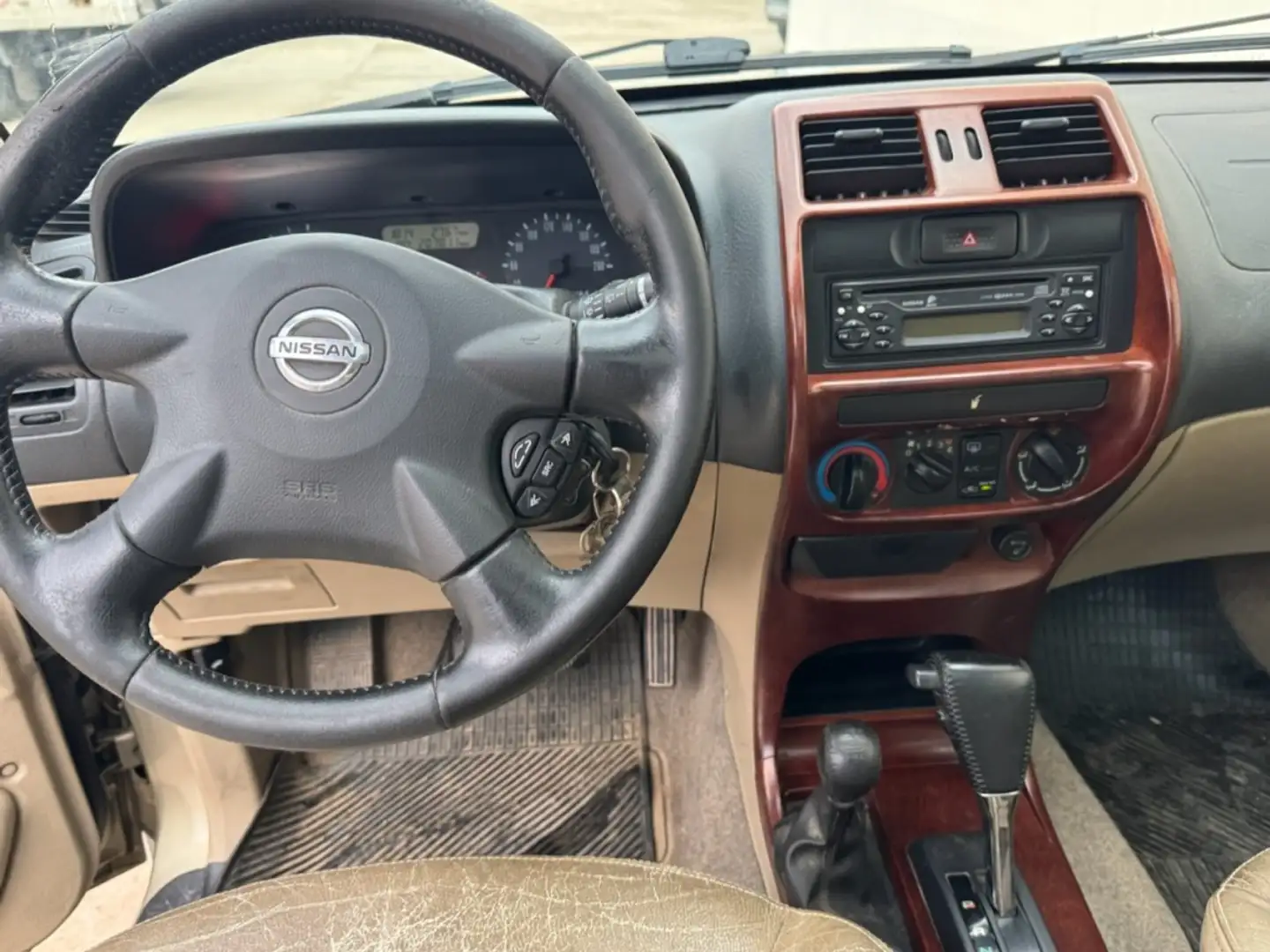 Nissan Terrano 3.0 DI Luxury Aut. Marrón - 2
