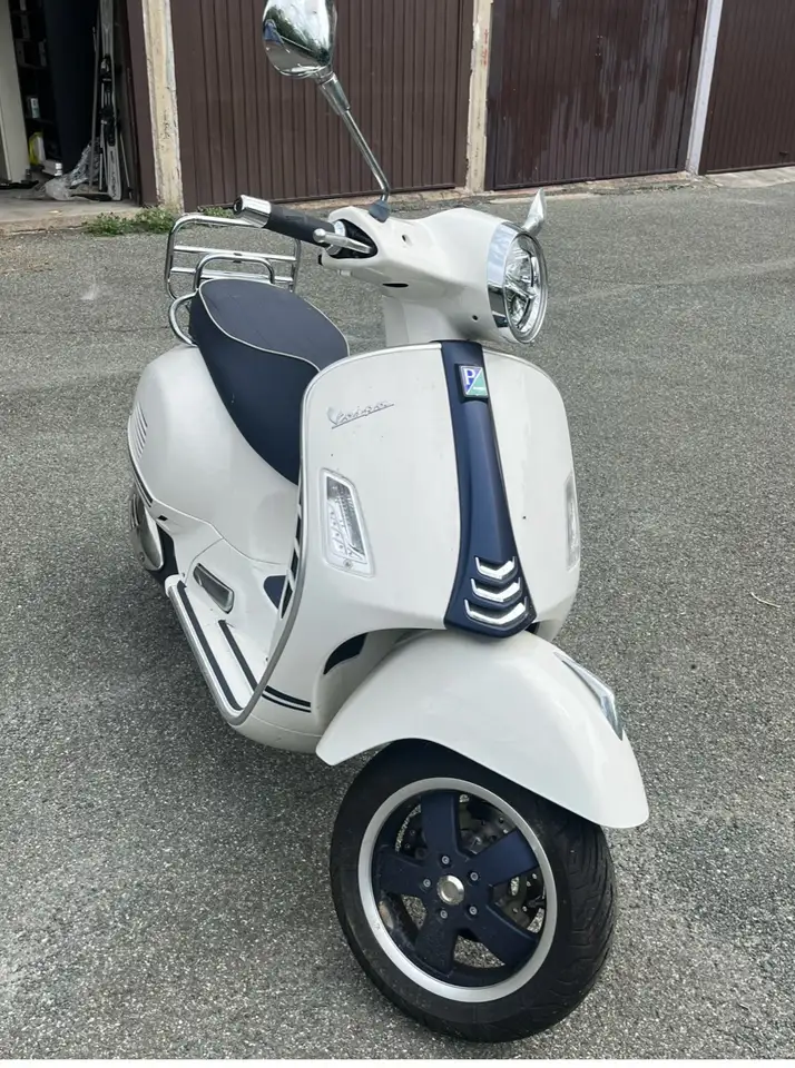 Piaggio GTS 300