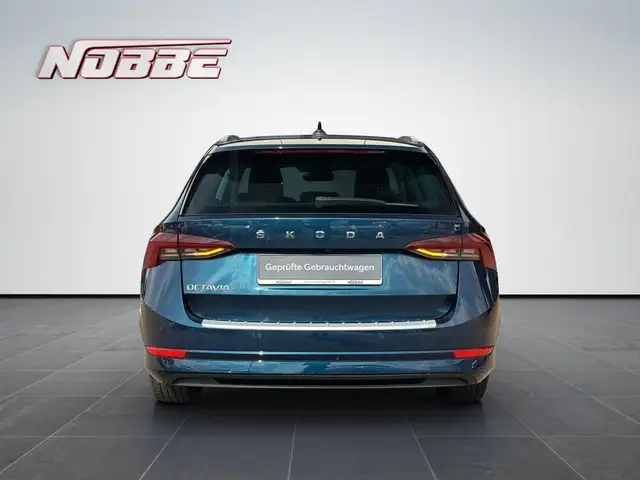 Skoda Octavia view 4