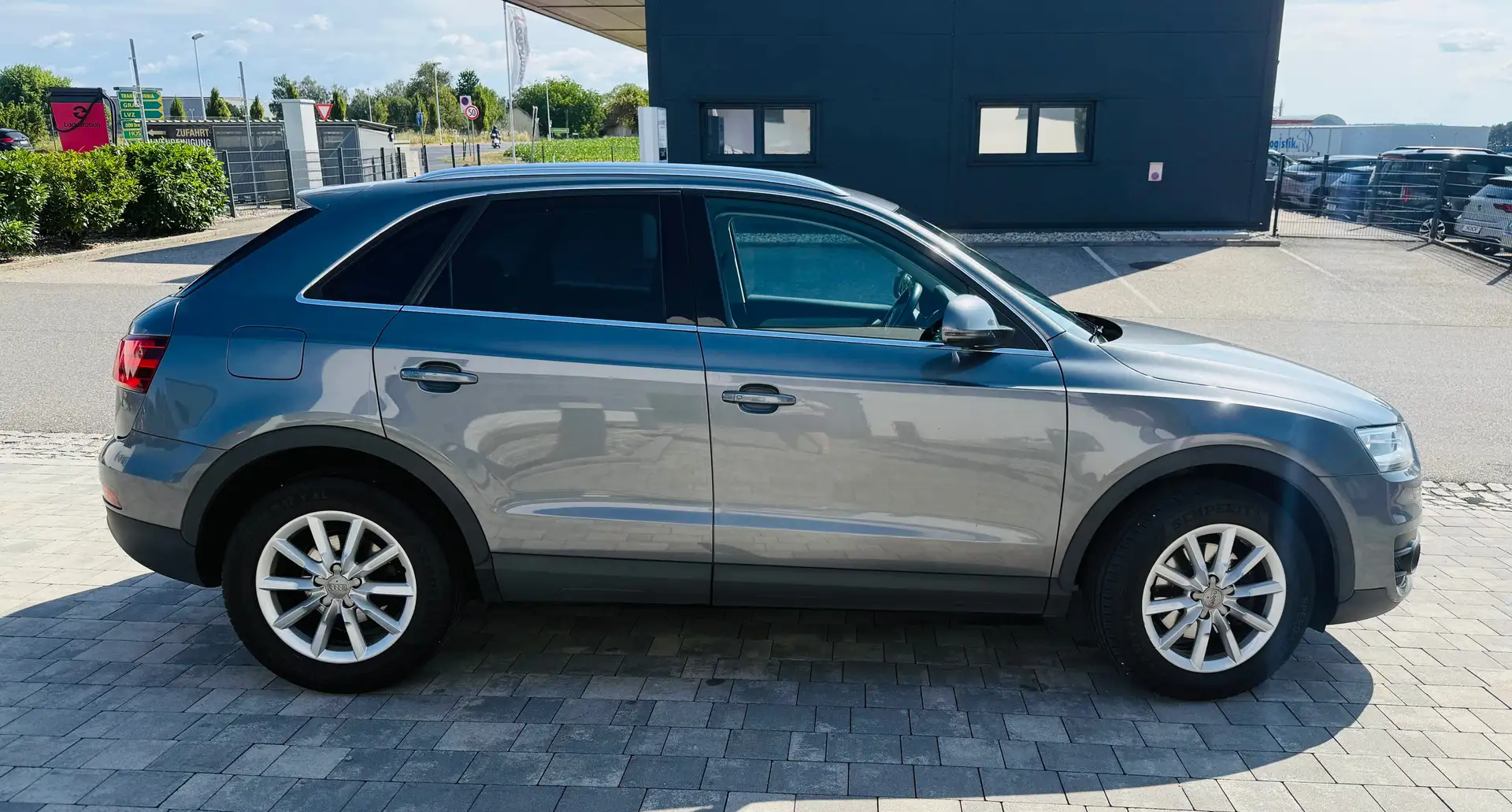 Audi Q3 Q3 2,0 TDI quattro Style DPF Style Grau - 2