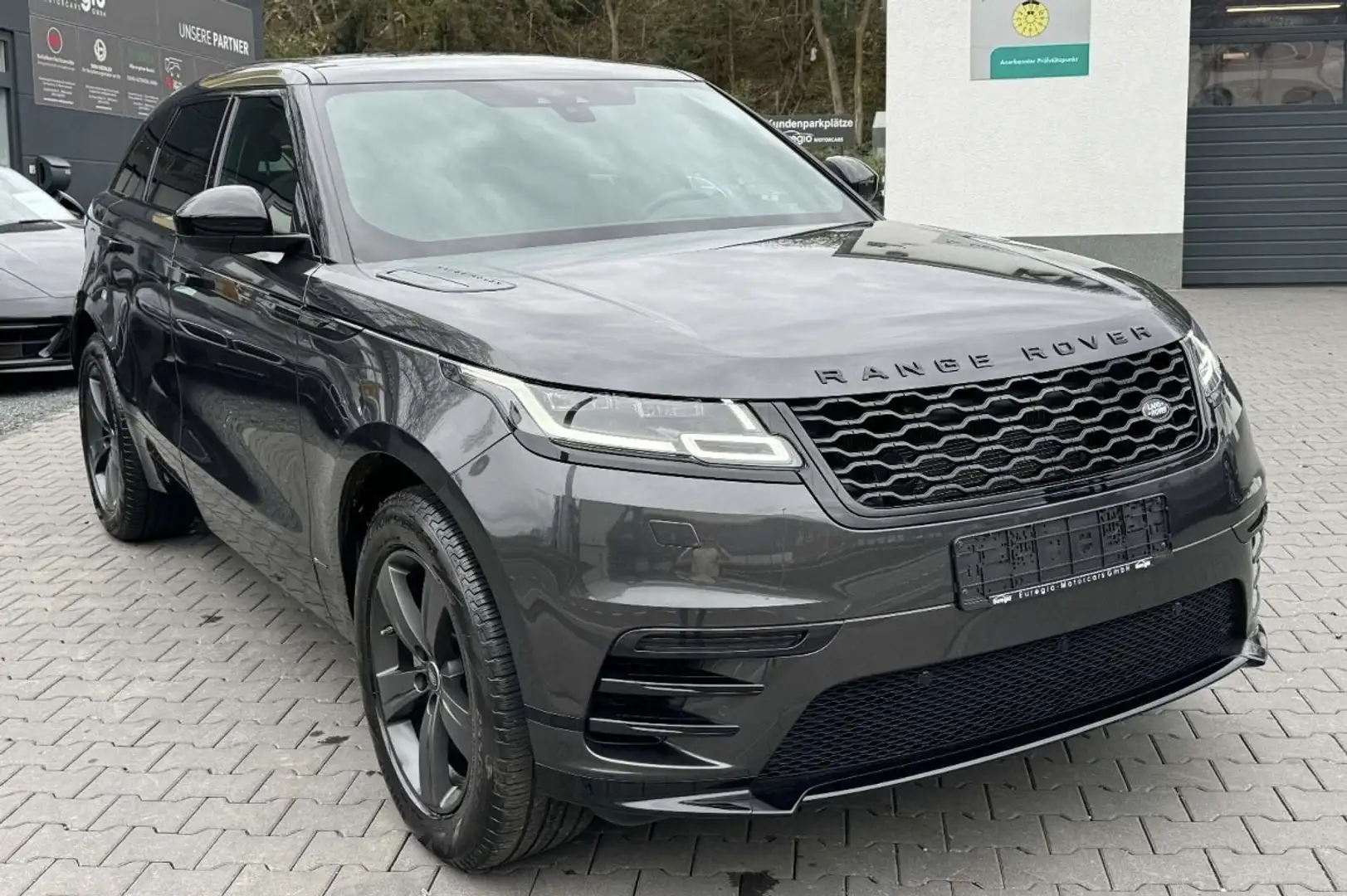 Land Rover Range Rover Velar 2.0d R-Dynamic - 2