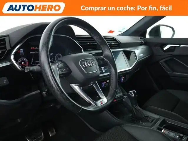 Audi Q3 view 12
