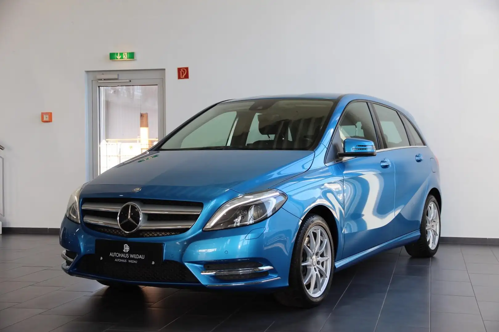 Mercedes-Benz B 220 4Matic *AUT*NAVI*XENON*KAM* plava - 2