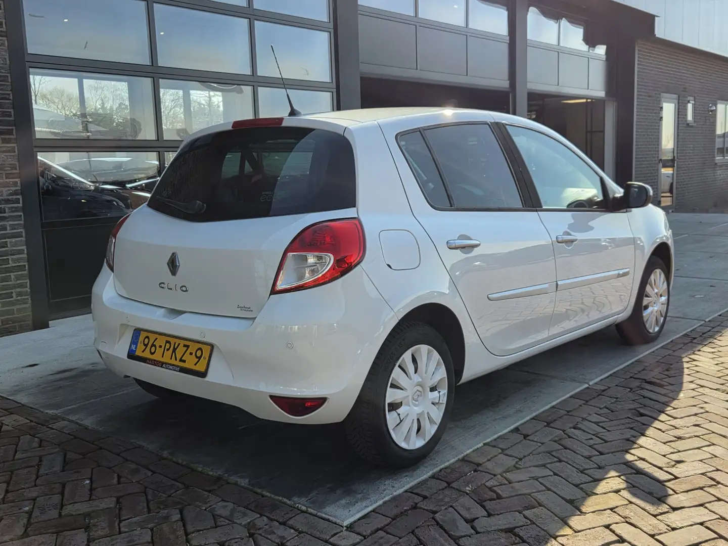 Renault Clio 1.2 Authentique | 87.000 KM! | Airco | 5 Deur | Weiß - 2