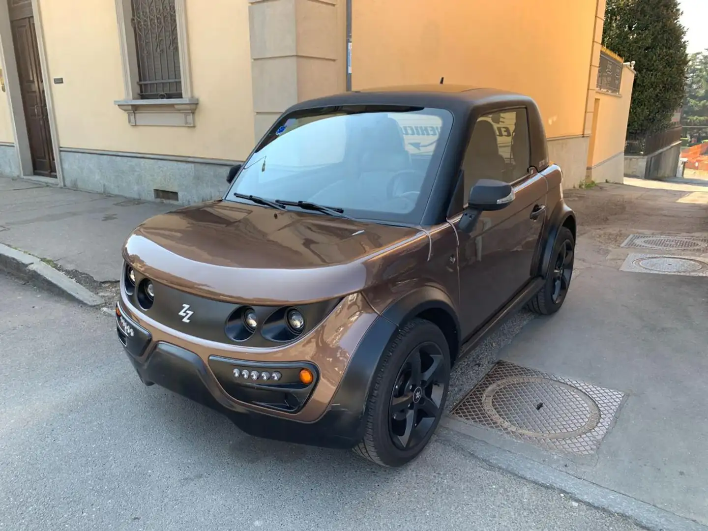 Tazzari EV Zero Evo Guidabile Dai 16 anni - Patente B1 Hnědá - 2