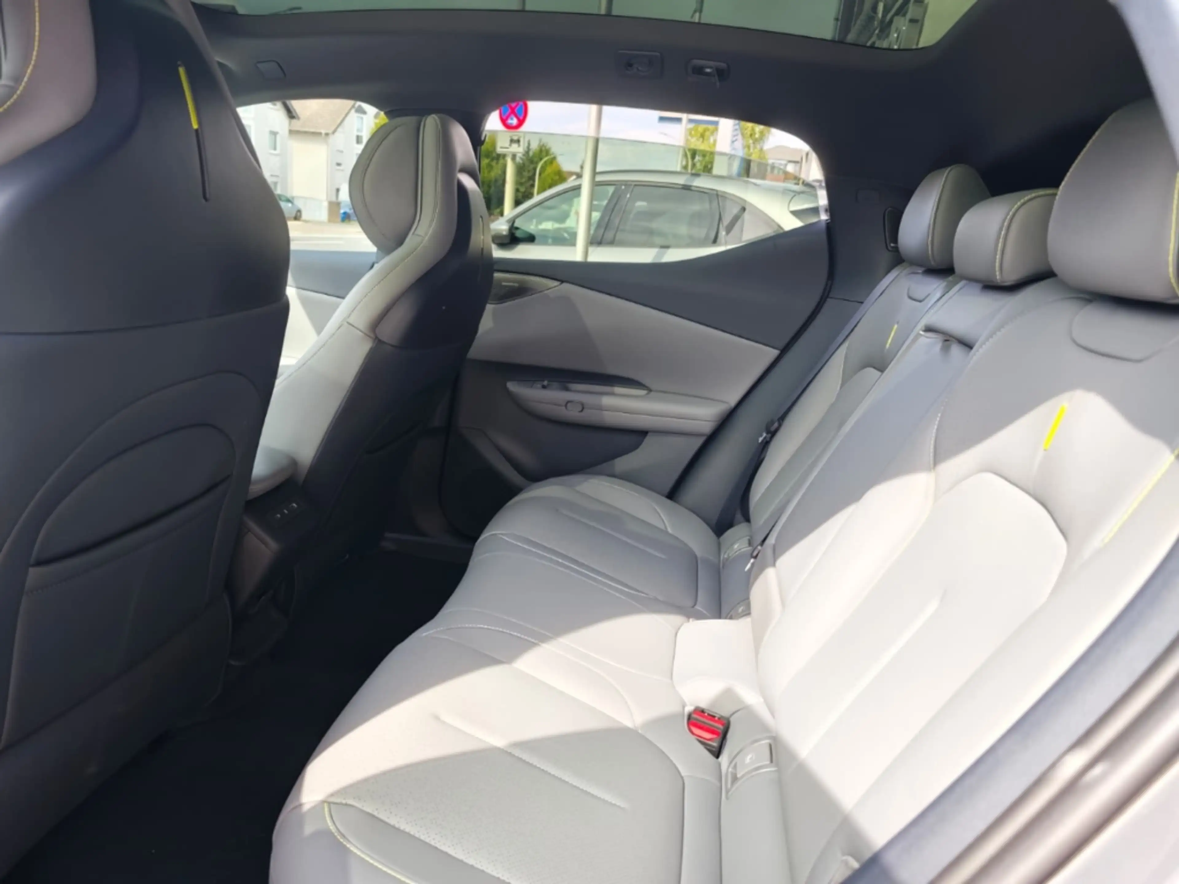 Lynk & Co 02 200 kW More Panorama Navi Leder Digitales Cockpit — photo 14