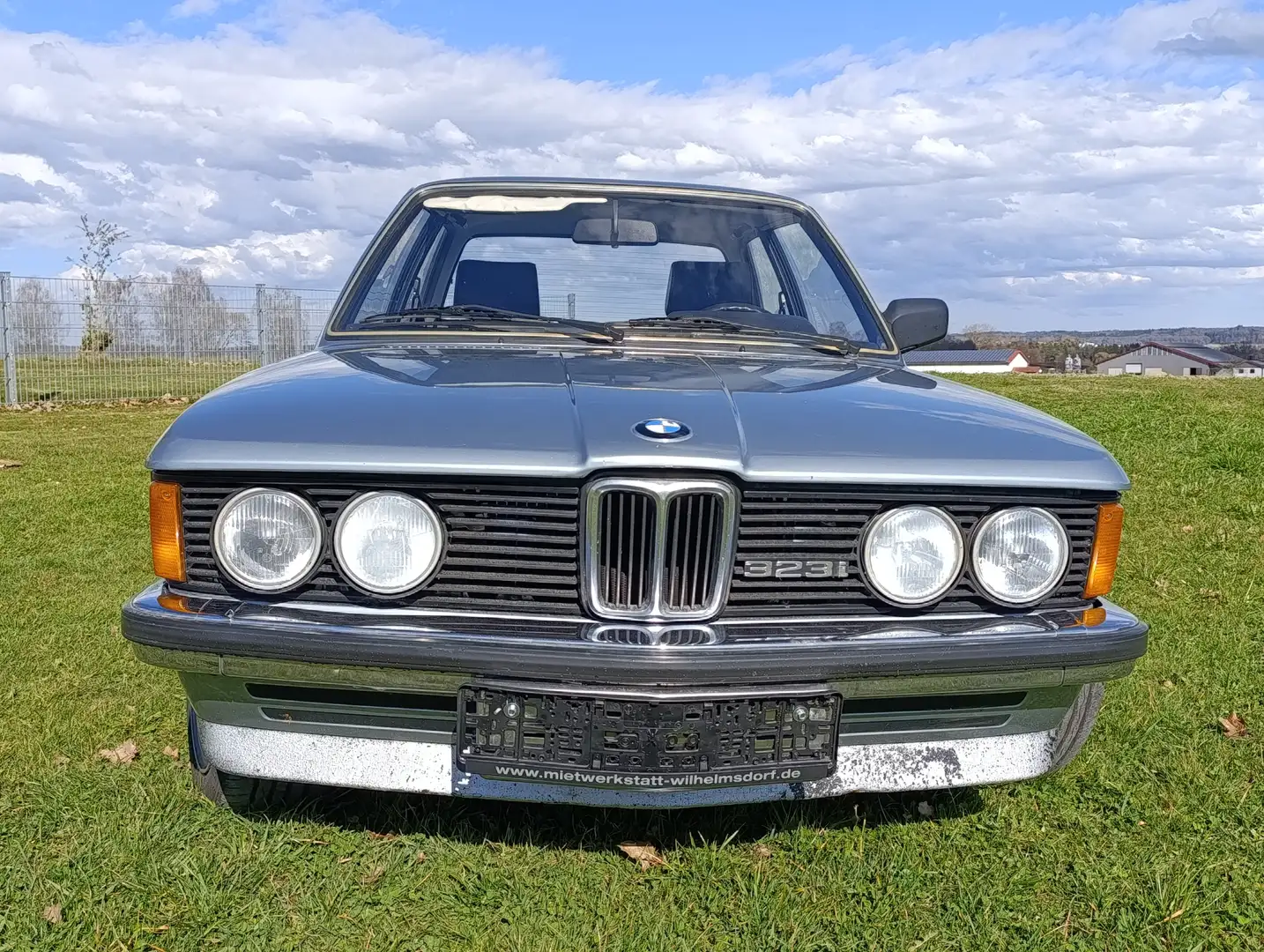 BMW 323 E21 - 1
