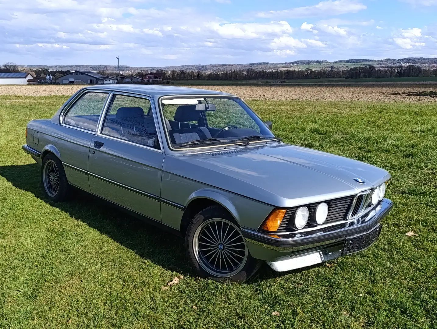 BMW 323 E21 - 2
