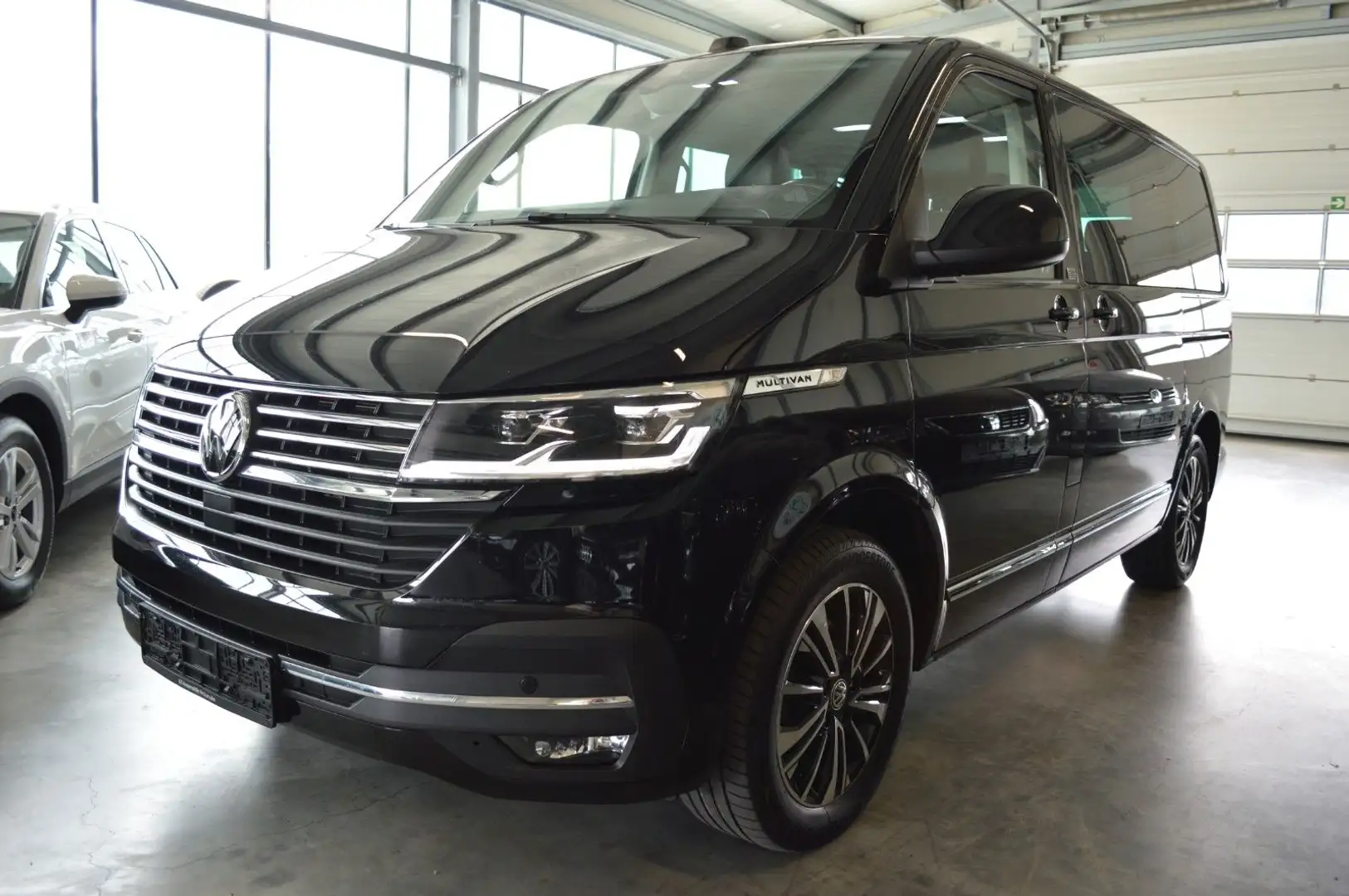 Volkswagen T6 Multivan T6.1 Multivan 2.0 TDI DSG Generation Six STHZG Schwarz - 1