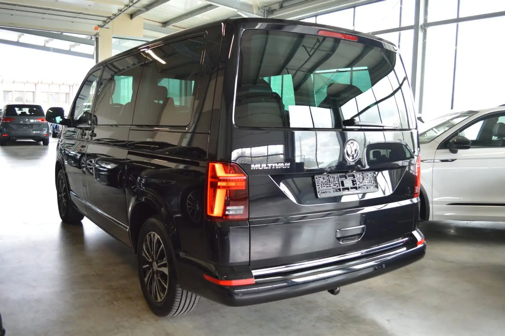 Volkswagen T6 Multivan T6.1 Multivan 2.0 TDI DSG Generation Six STHZG Schwarz - 2