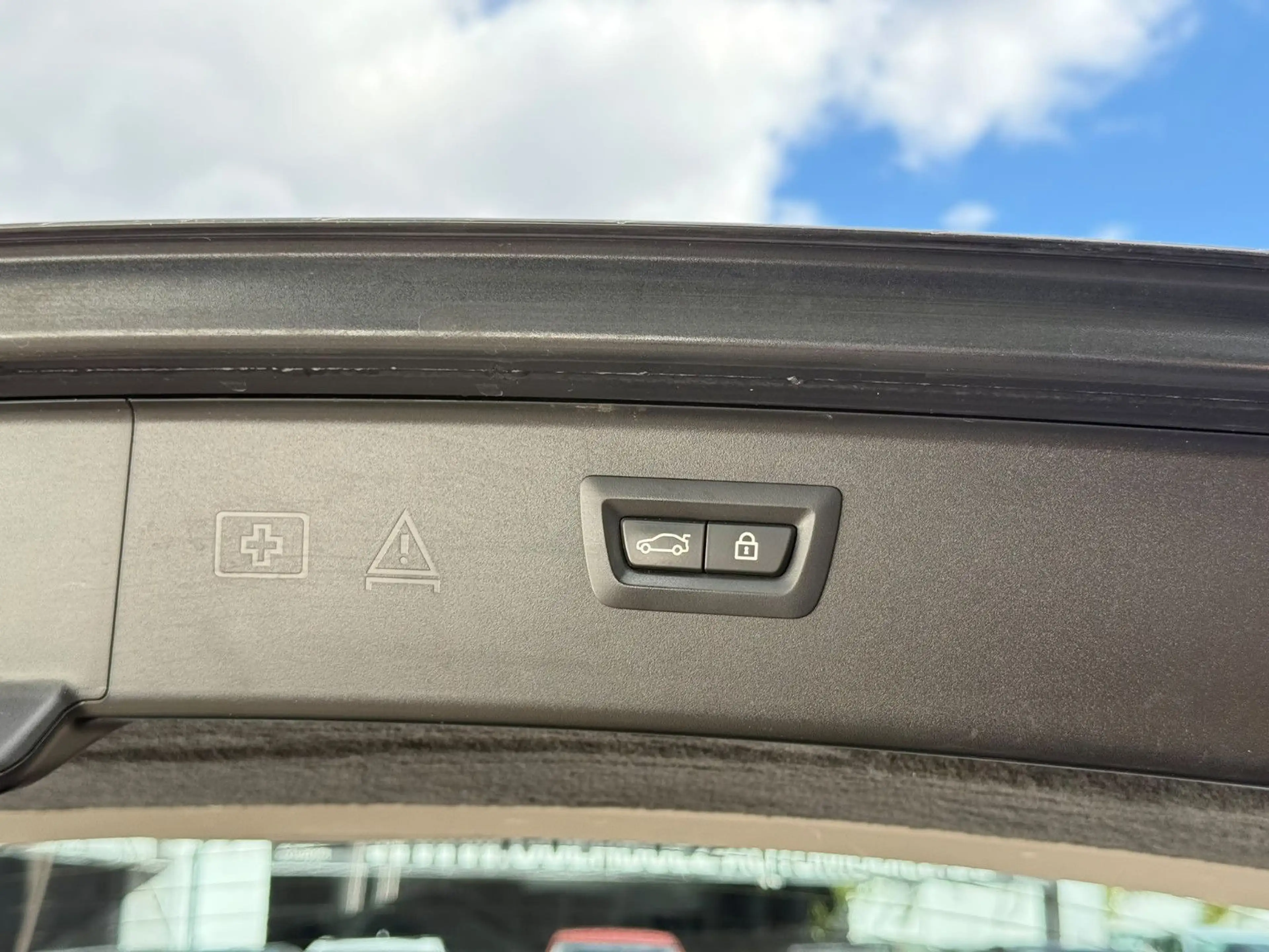 BMW 525 d Touring xDrive*HUD*NAVI*BI-XENON*BT — photo 7