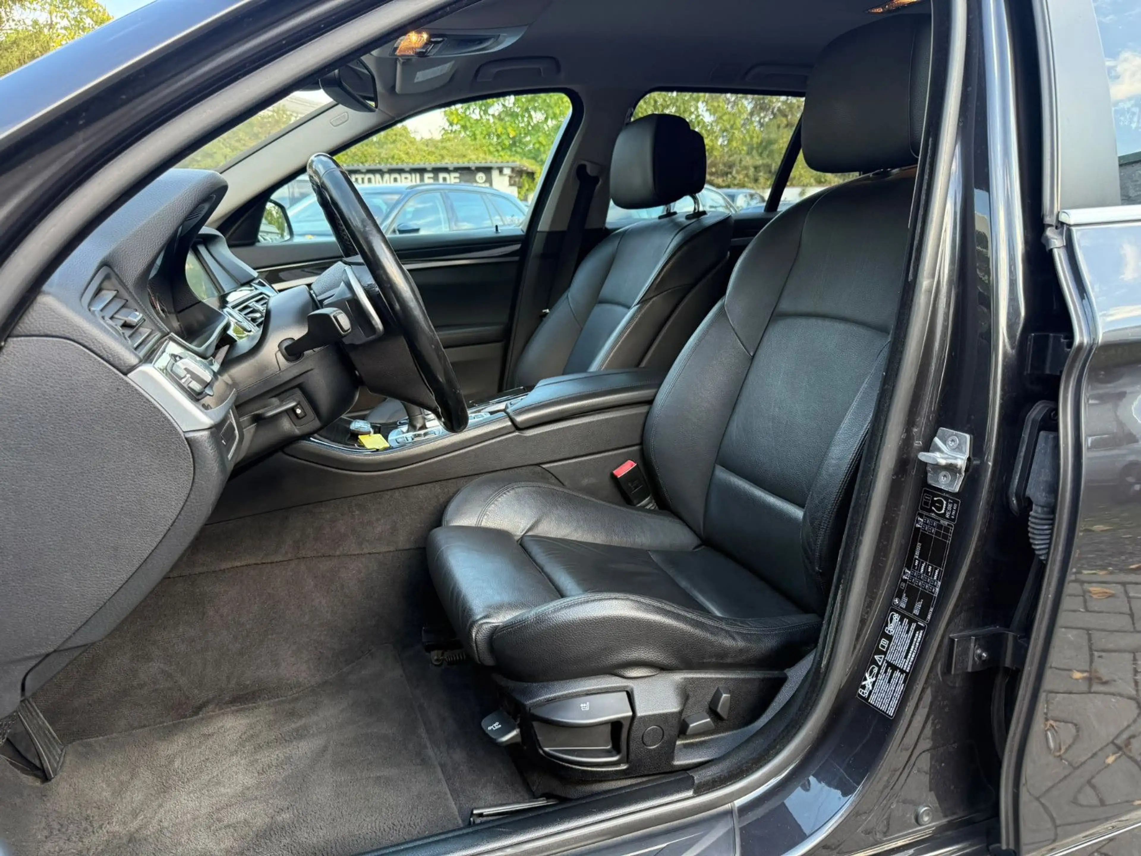 BMW 525 d Touring xDrive*HUD*NAVI*BI-XENON*BT — photo 14