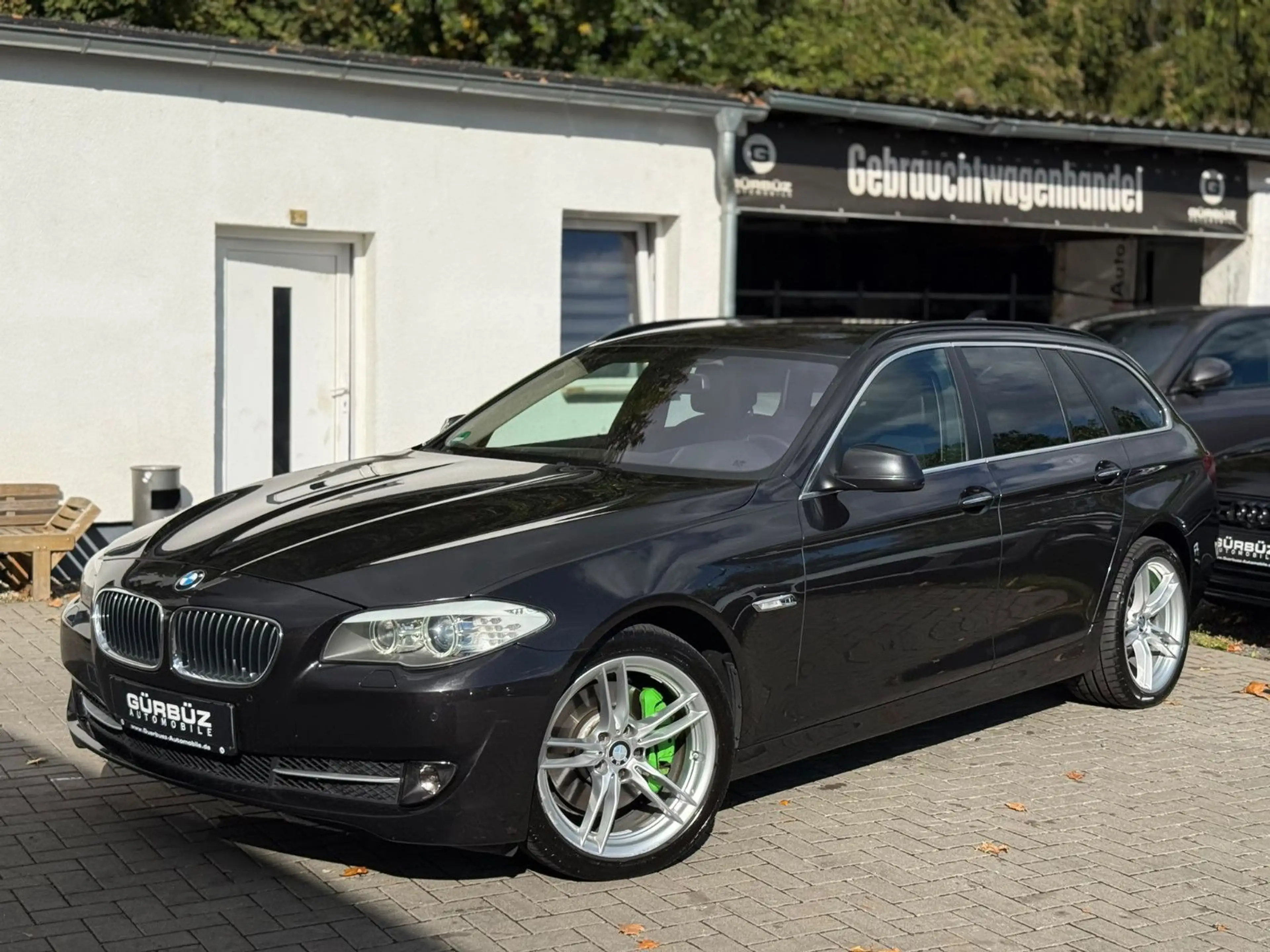 BMW 525 d Touring xDrive*HUD*NAVI*BI-XENON*BT — photo 3