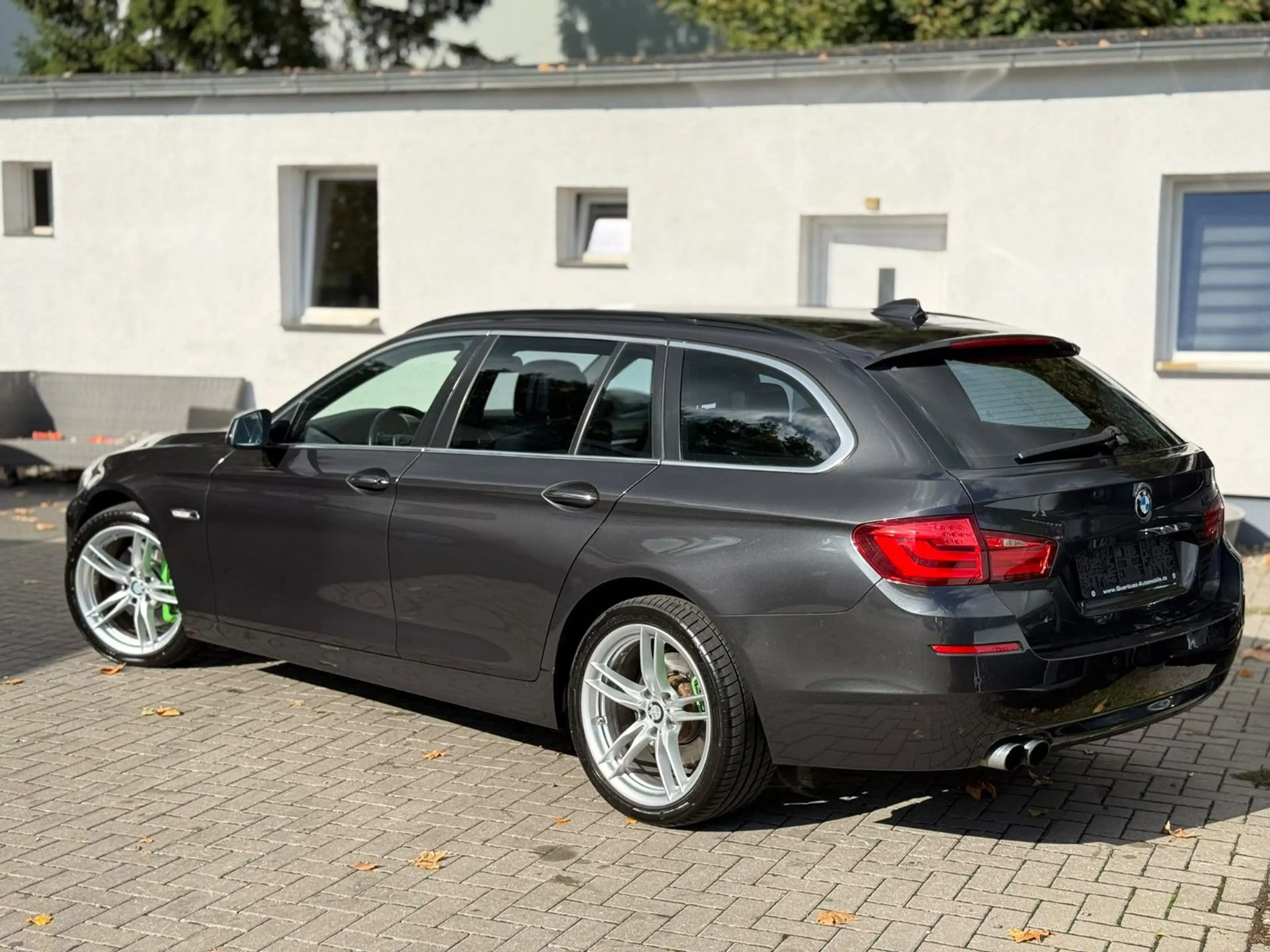 BMW 525 d Touring xDrive*HUD*NAVI*BI-XENON*BT — photo 4