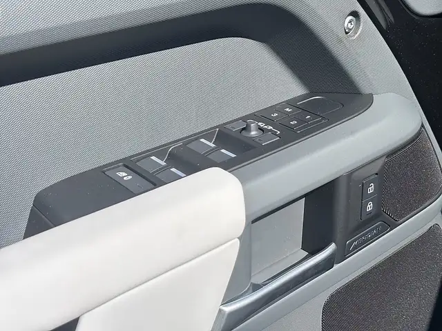 Land Rover Defender 110 D200 AWD X-Dynamic SE Momentum Edition Aut. Ansicht 15