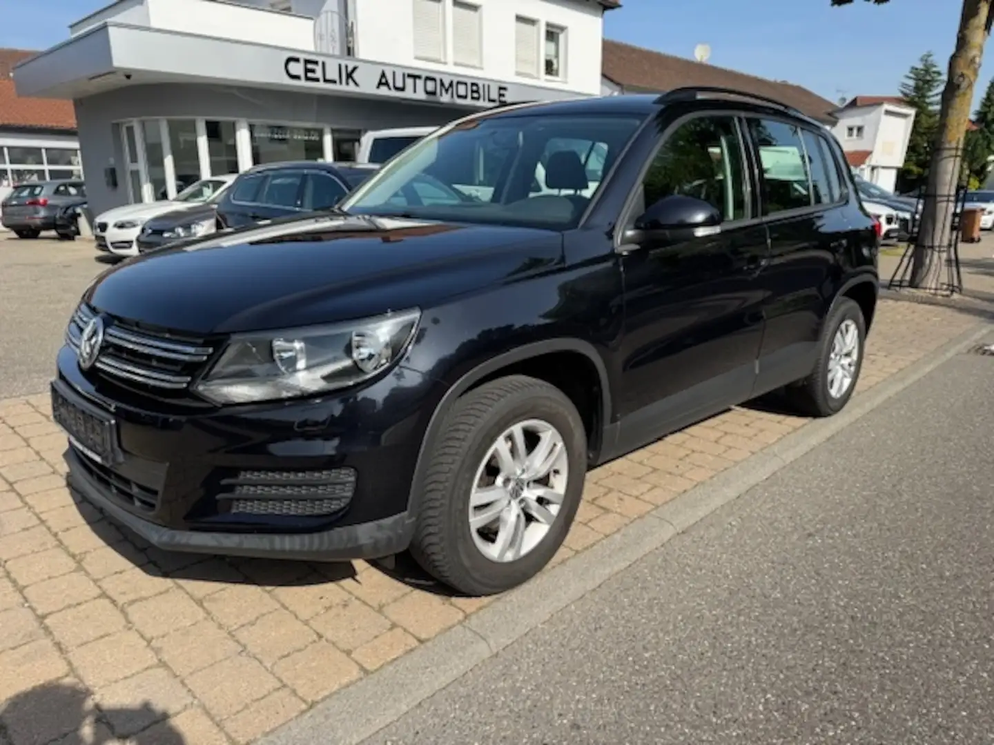 Volkswagen Tiguan 1.4 TSI Trend & Fun BMT Zwart - 1