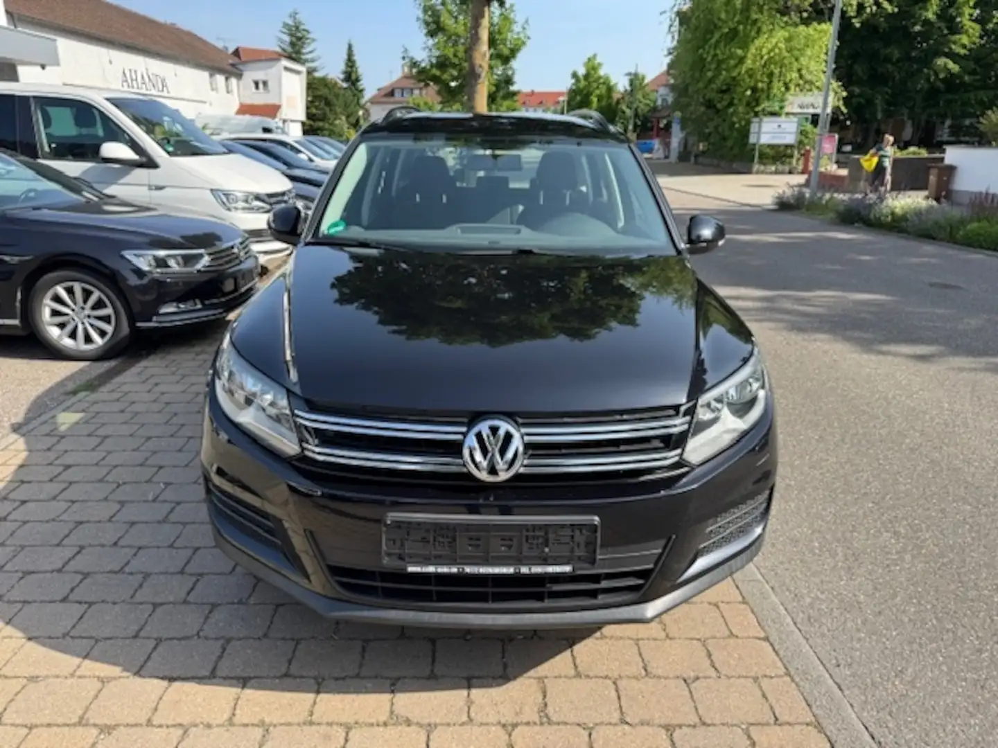 Volkswagen Tiguan 1.4 TSI Trend & Fun BMT Zwart - 2