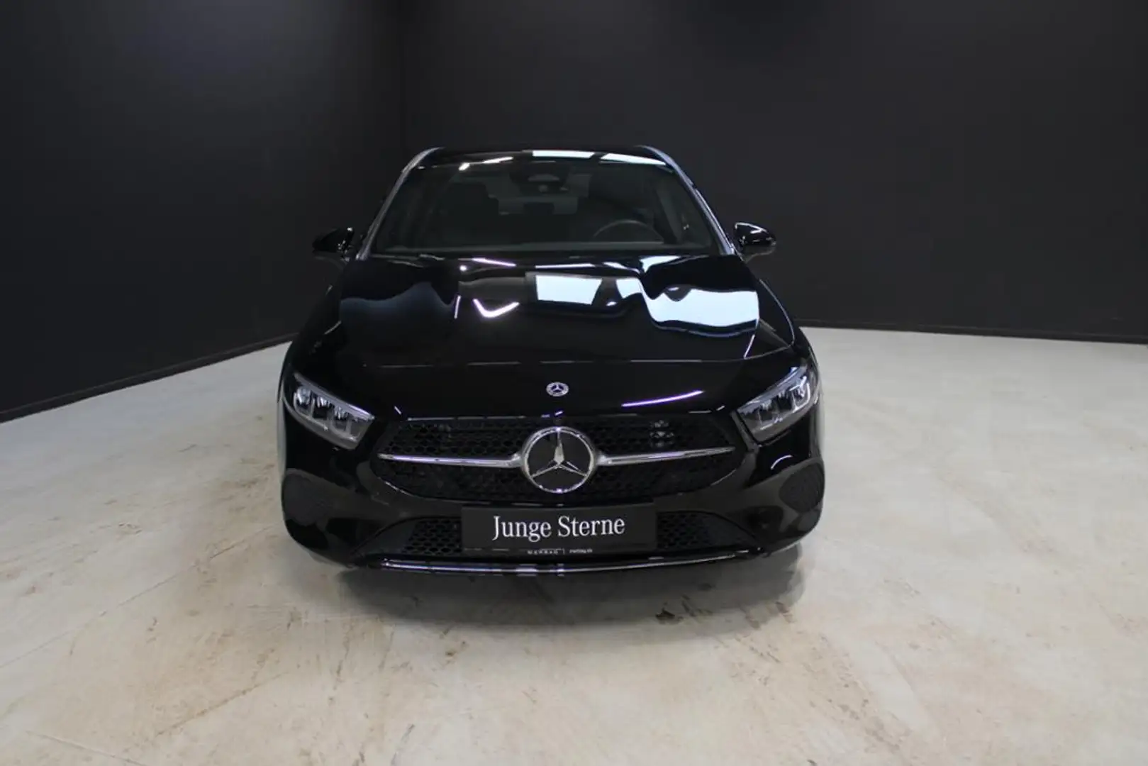 Mercedes-Benz A 180 *Limousine Progressive LED Kam Navi Lim Schwarz - 2