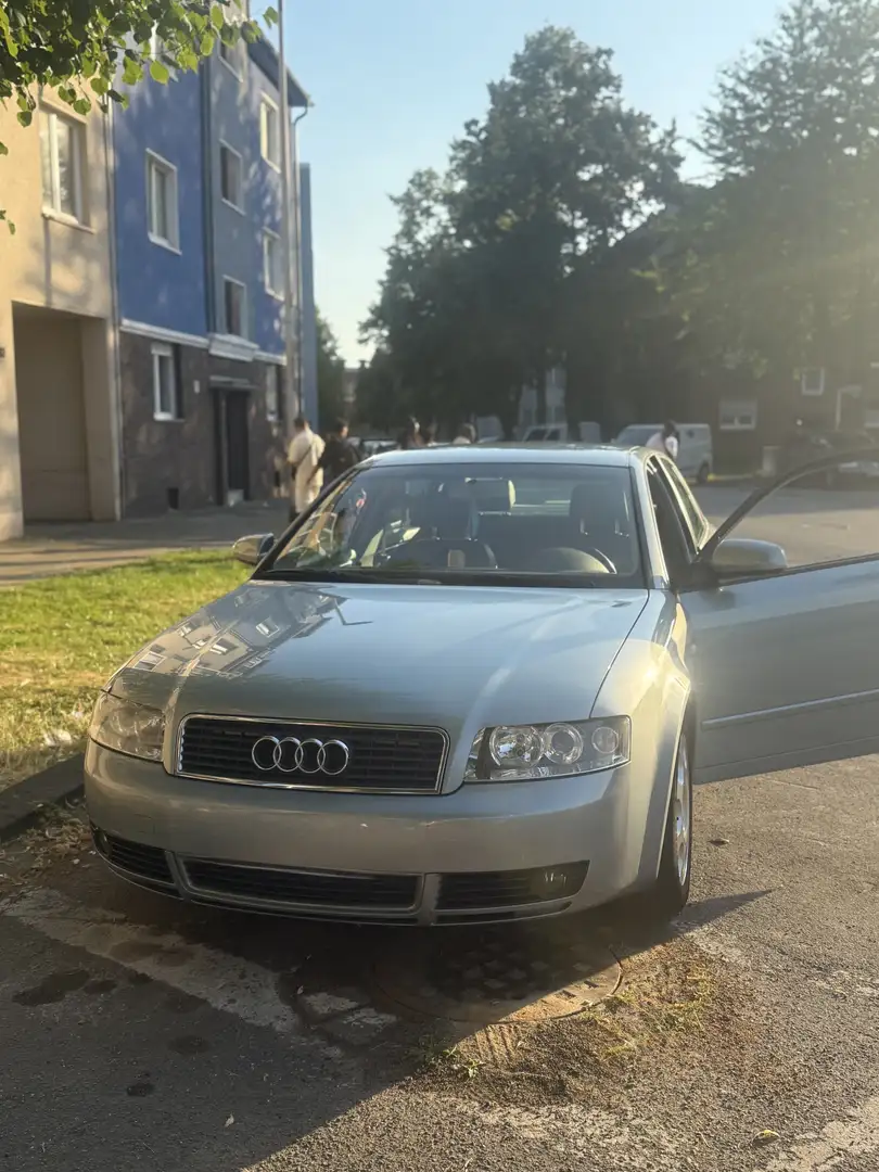 Audi A4 2.0 FSI - 1