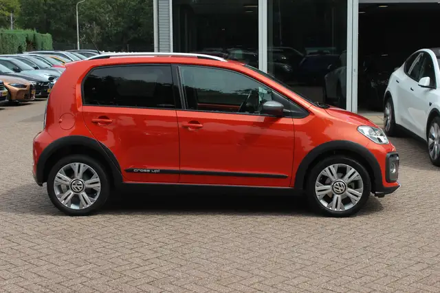 Volkswagen Up! view 5