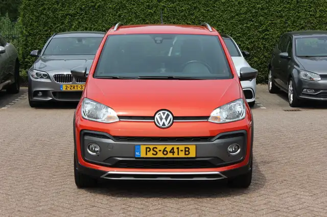 Volkswagen Up! view 8