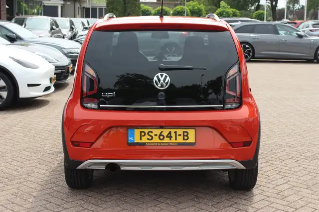 Volkswagen Up! view 15