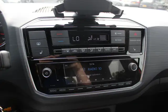 Volkswagen Up! view 27