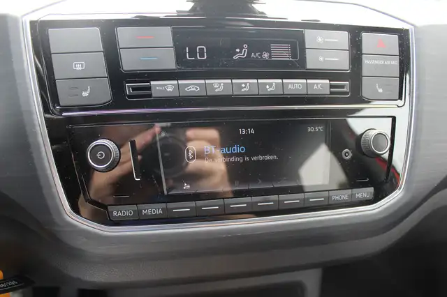 Volkswagen Up! view 25