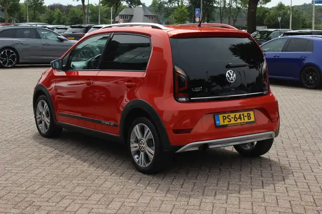 Volkswagen Up! view 3