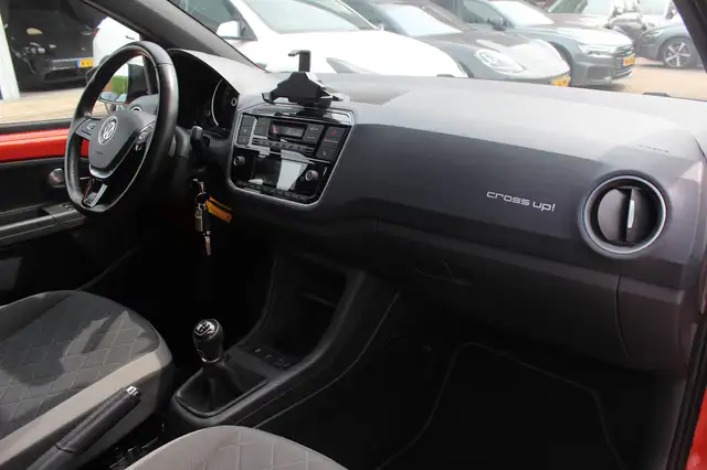 Volkswagen Up! view 13