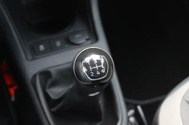 Volkswagen Up! view 29