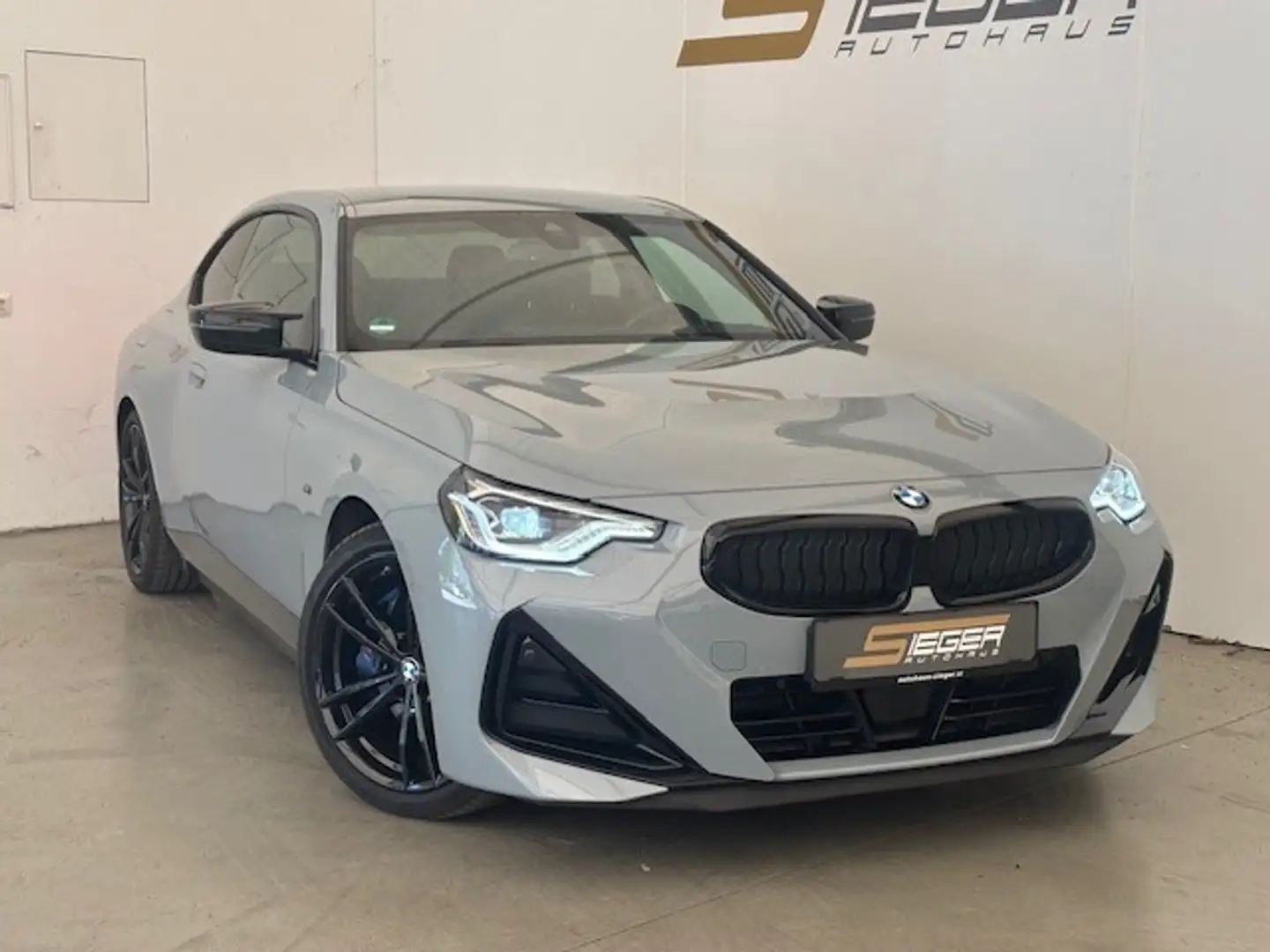 BMW 240 M240i Coupé Aut. Grau - 2