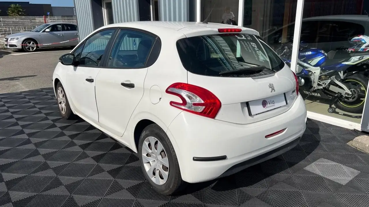 Peugeot 208 208 — photo 6