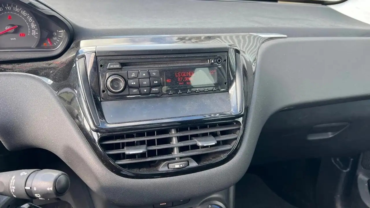 Peugeot 208 208 — photo 20