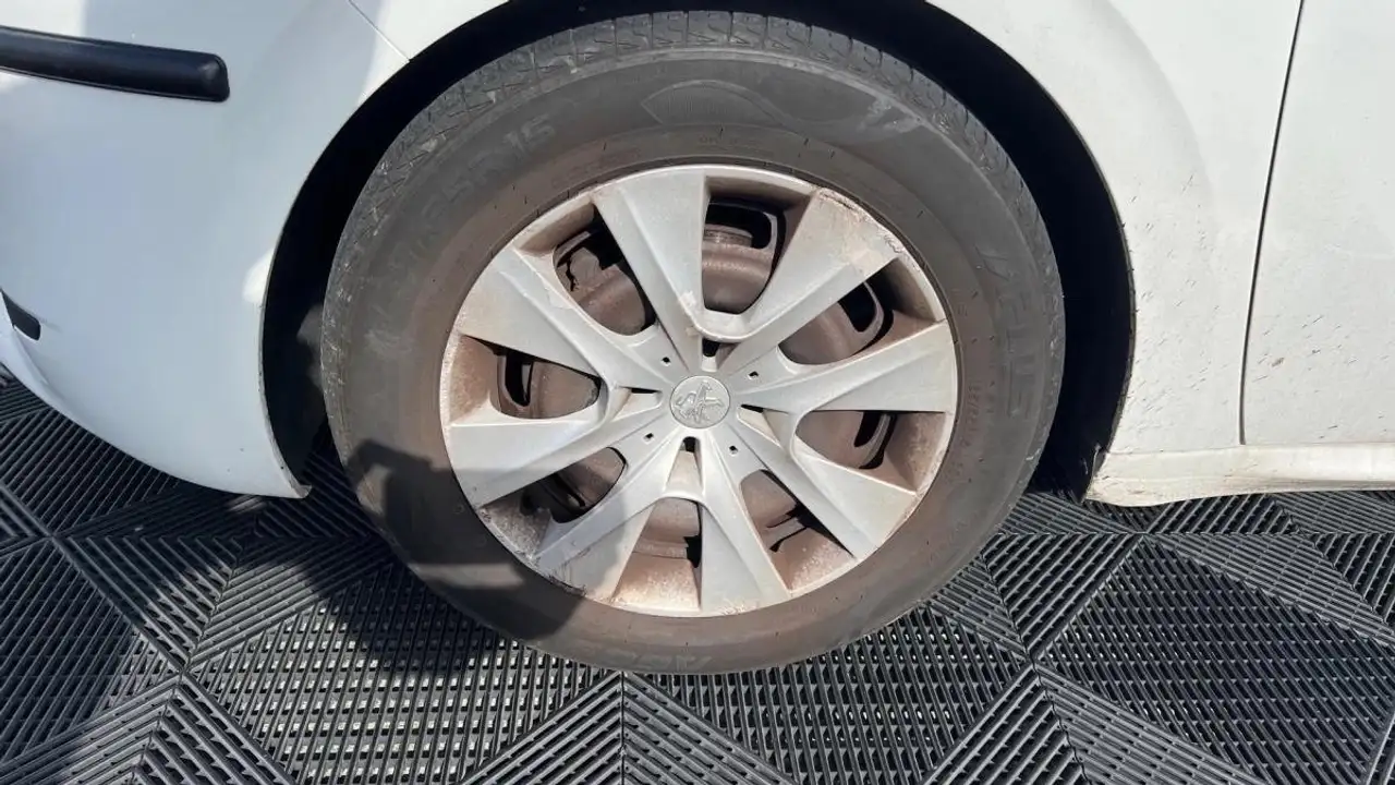 Peugeot 208 208 — photo 26
