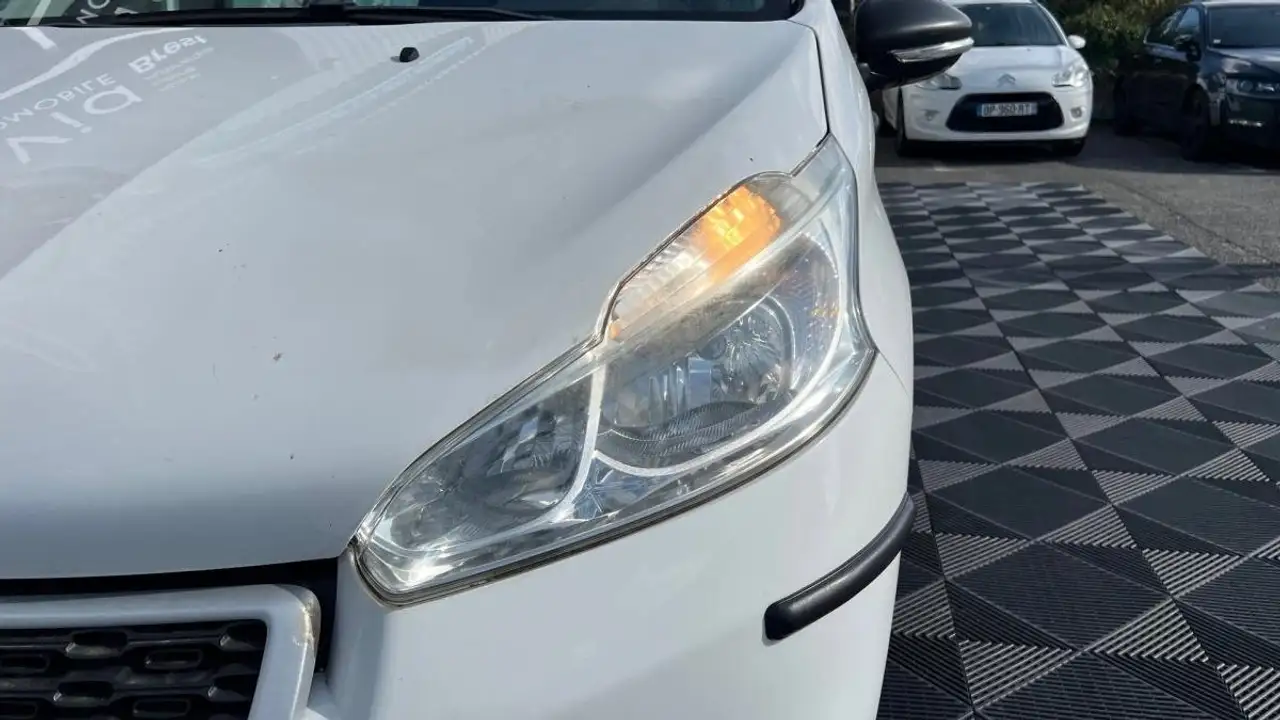 Peugeot 208 208 — photo 16