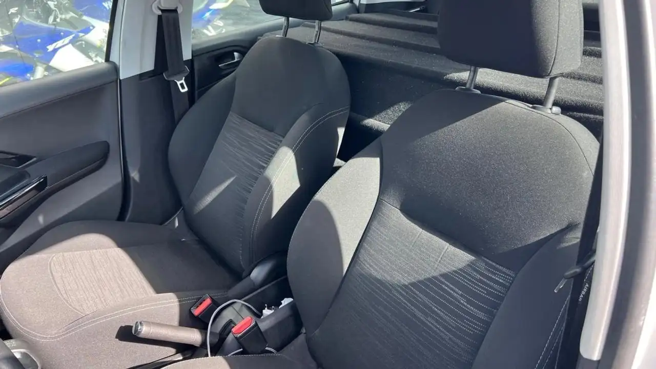 Peugeot 208 208 — photo 12