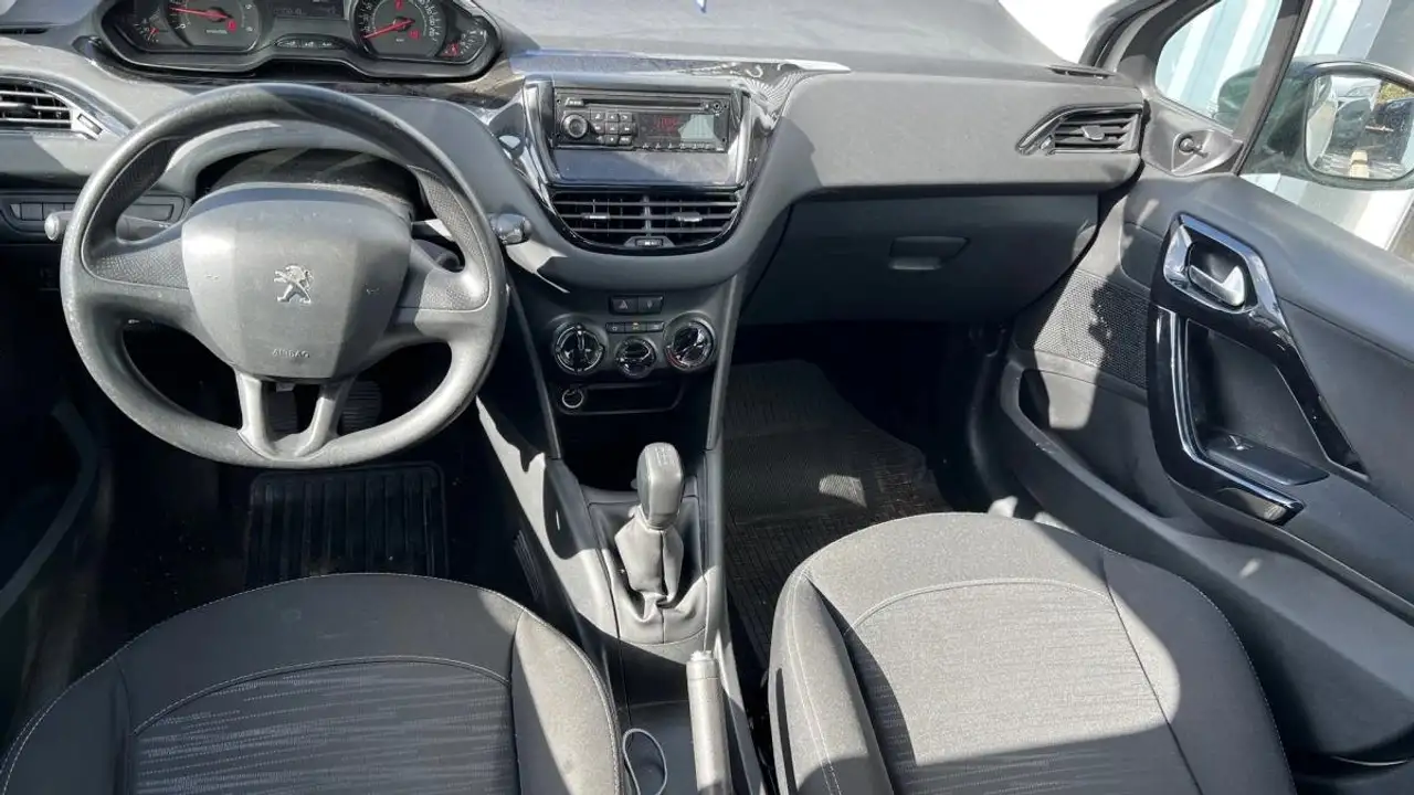 Peugeot 208 208 — photo 9