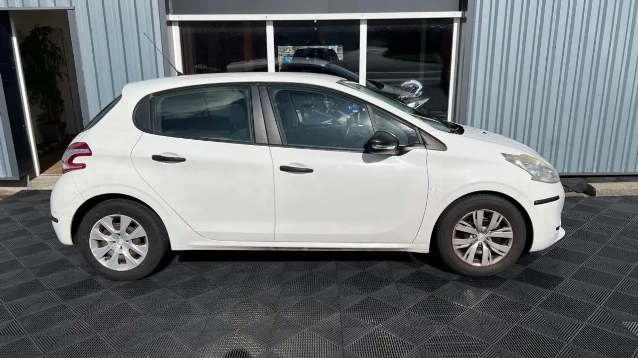 Peugeot 208 208 — photo 8