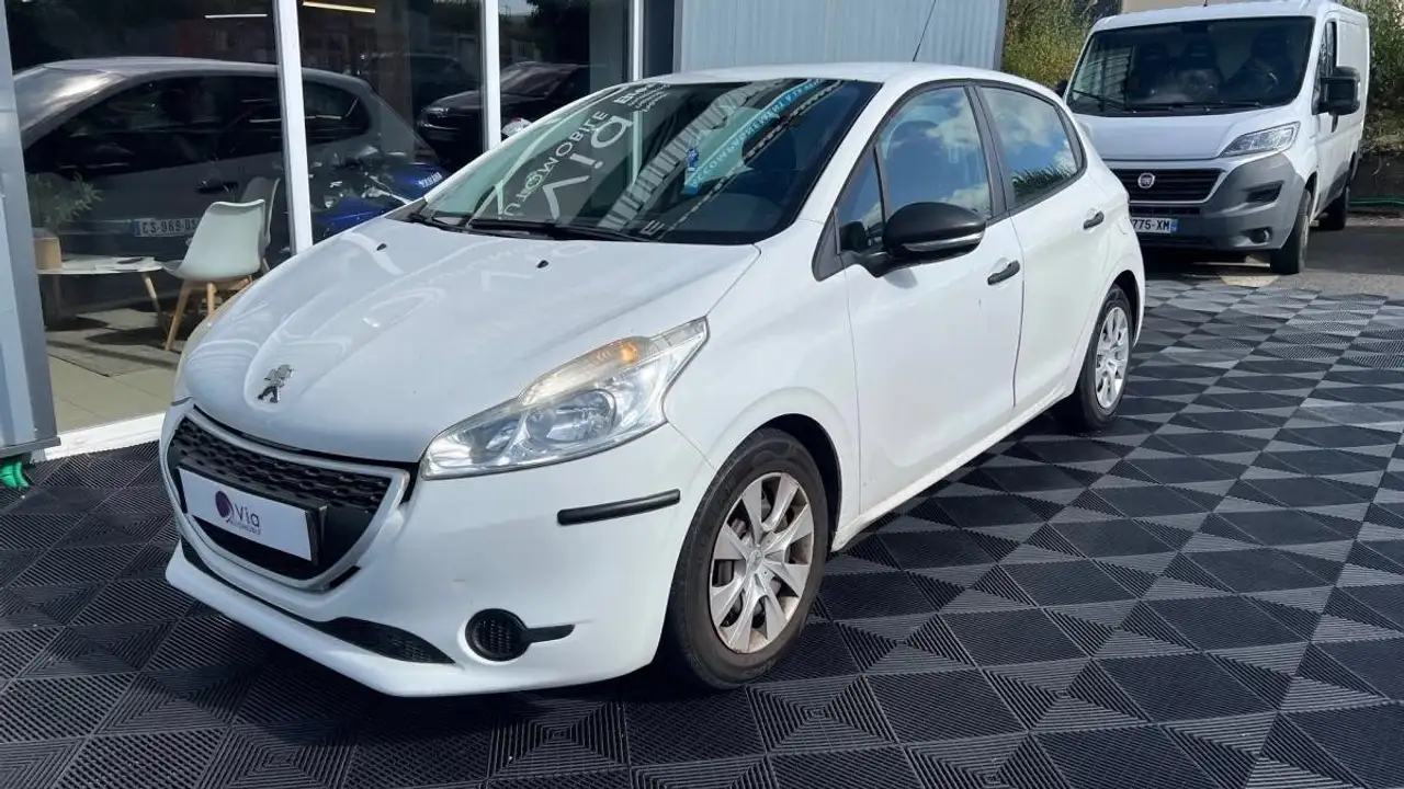 Peugeot 208 208