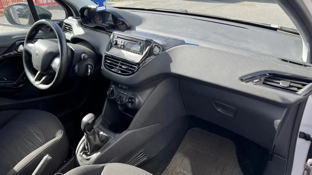 Peugeot 208 208 — photo 10