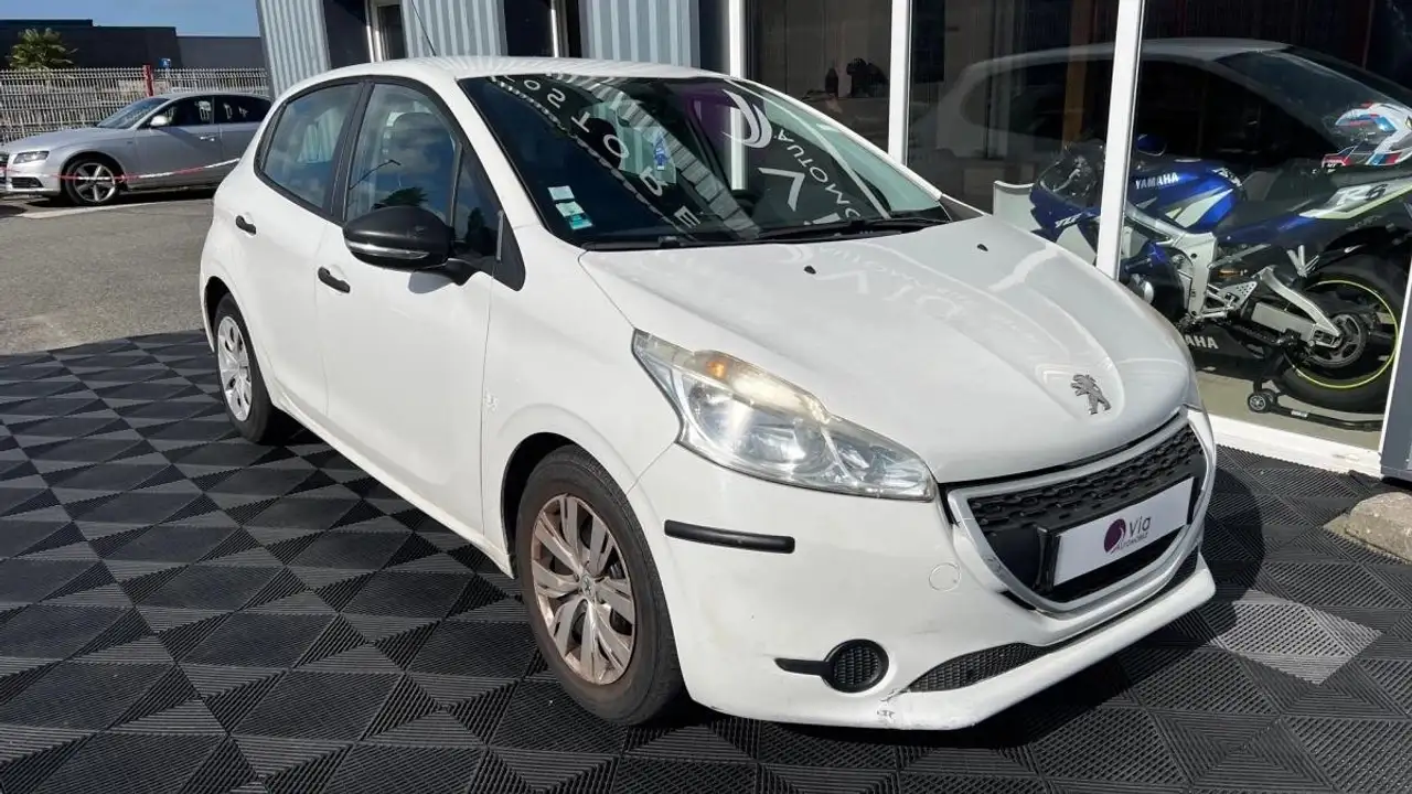 Peugeot 208 208 — photo 3