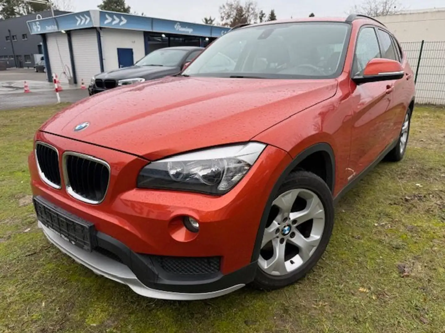 BMW X1 X1 sDrive18i-Advantage Plus+Harman Kardon+AHK Red - 2