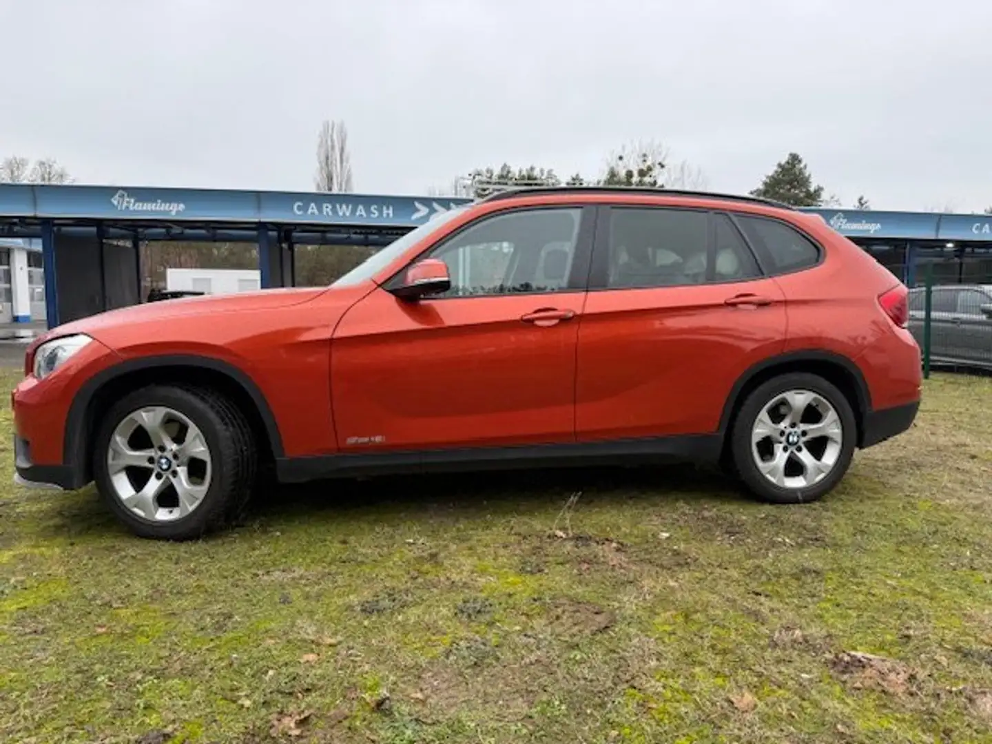 BMW X1 X1 sDrive18i-Advantage Plus+Harman Kardon+AHK Red - 1