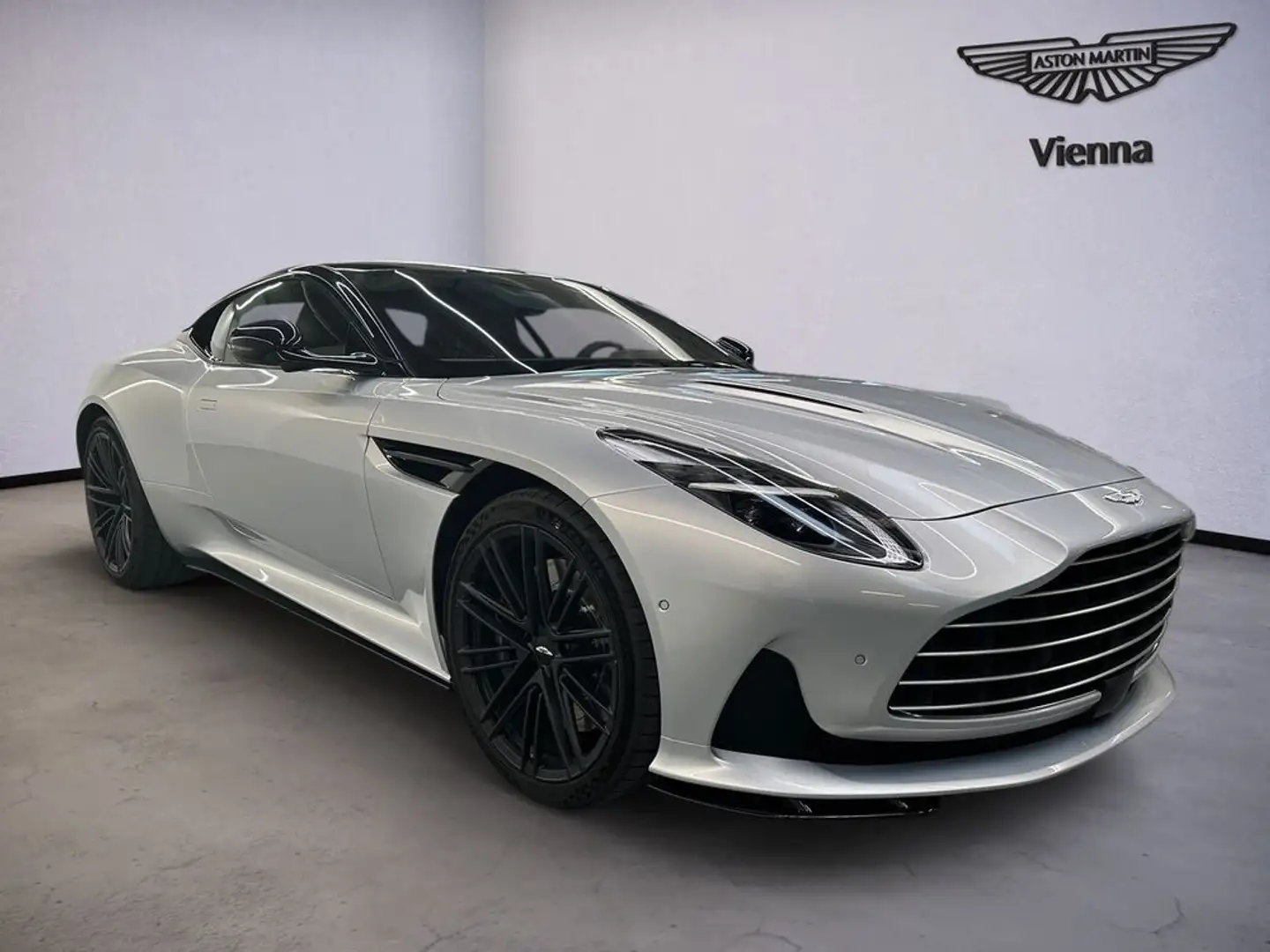 Aston Martin DB12 Coupé / Lightning Silver / 360 Camera Silber - 2