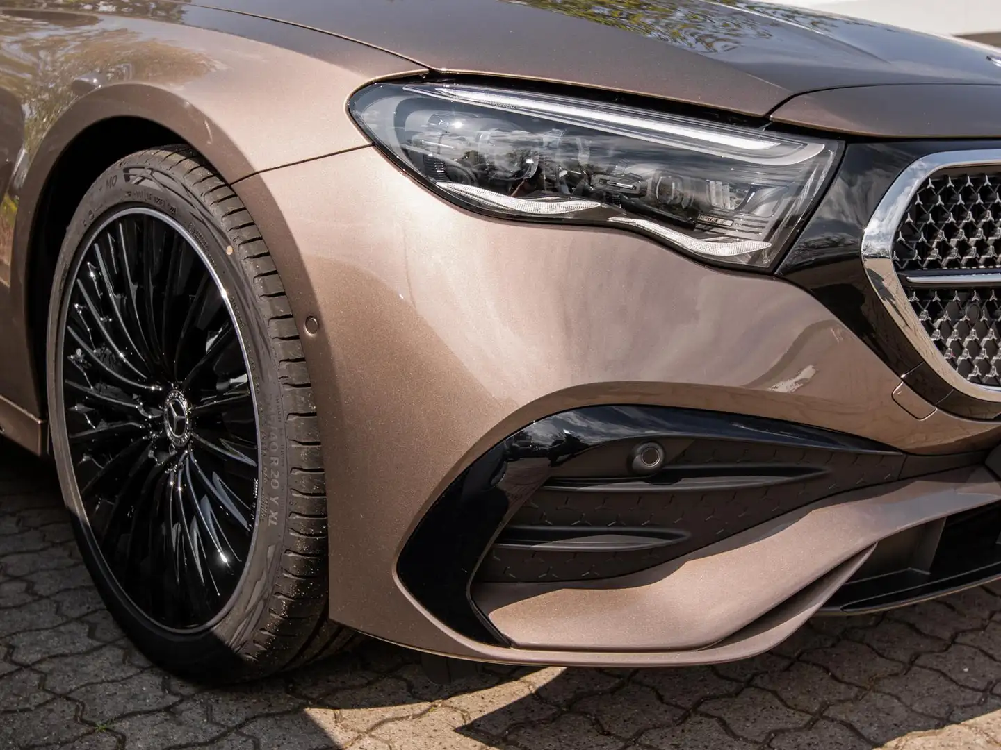 Mercedes-Benz E 220 d AMG Lim. 360°+DIG-LED+Distro+Night+LM20" Braun - 2