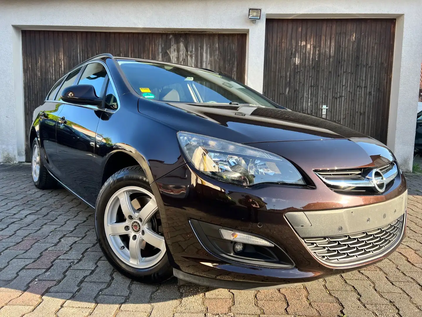 Opel Astra J Sports Tourer/1.Hand/Scheckheft/Tempomat Bruin - 1