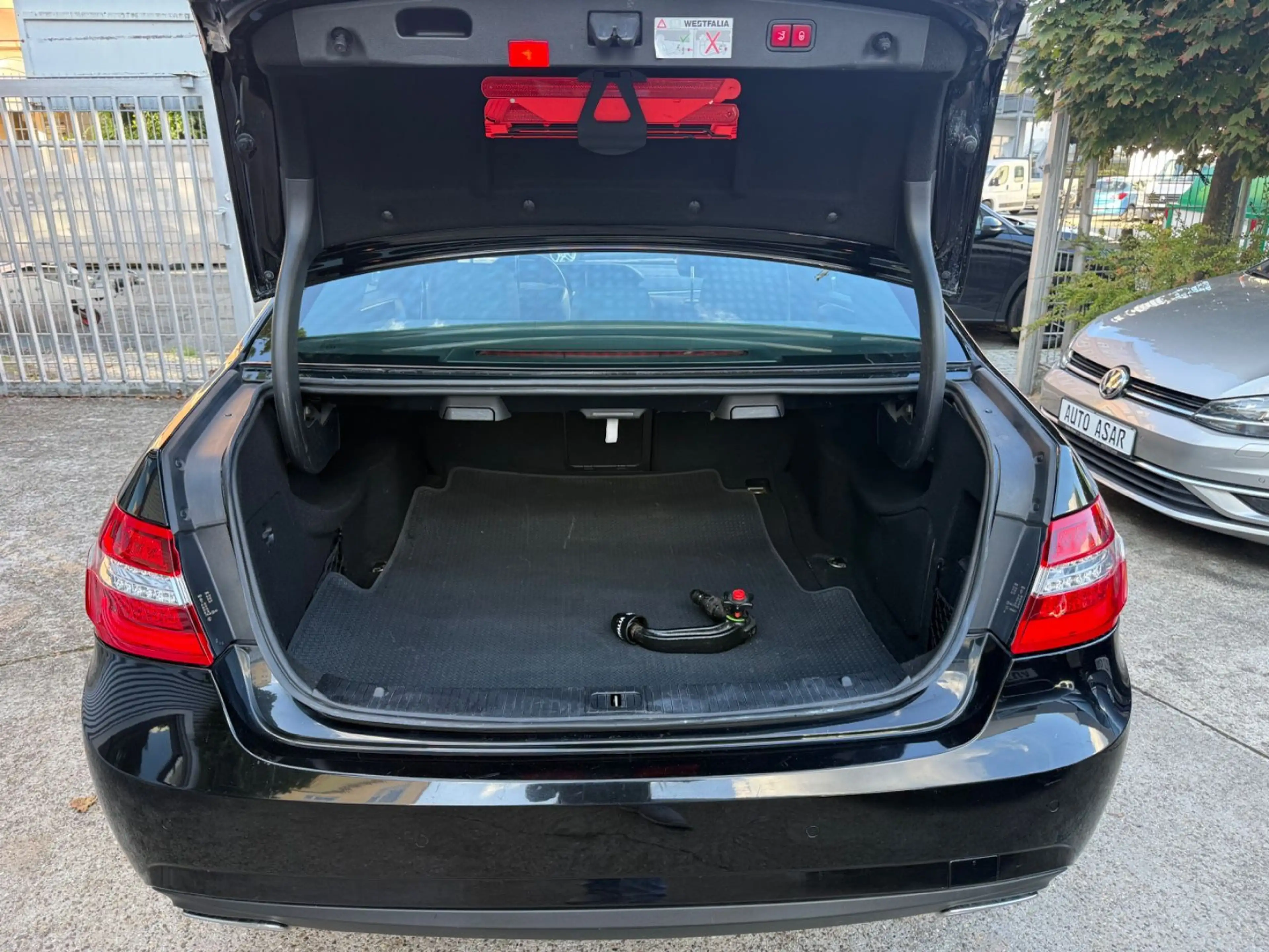 Mercedes-Benz E 50 AMG 0 4Matic Limousine AMG SPORT PAKET/PANORAMA — photo 8