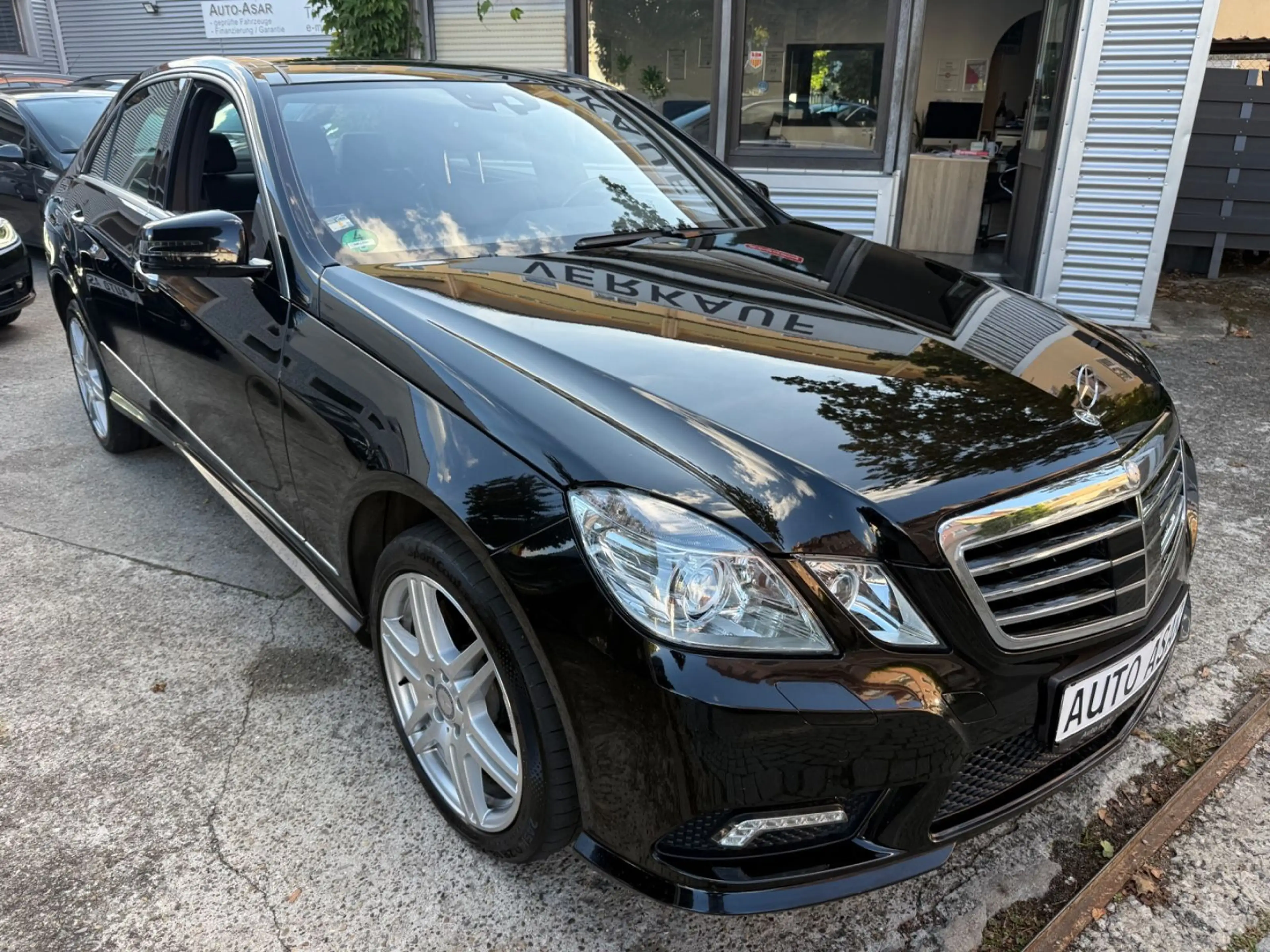 Mercedes-Benz E 50 AMG 0 4Matic Limousine AMG SPORT PAKET/PANORAMA — photo 3